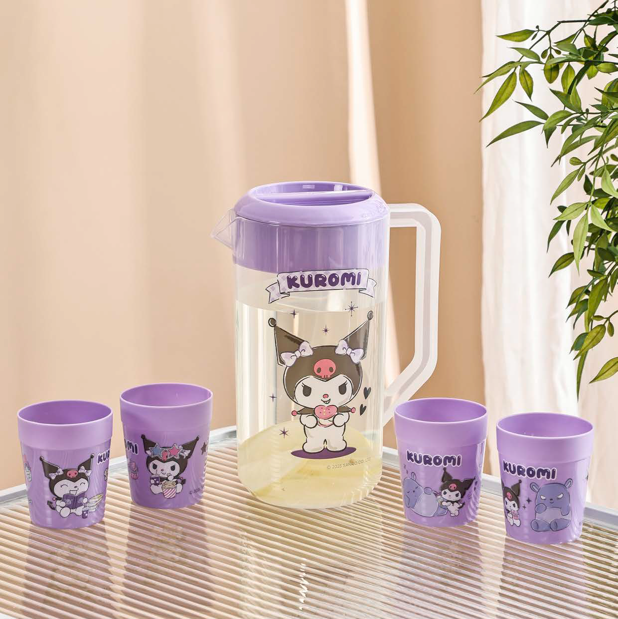Set Jarra + 4 Vasos Hello Kitty - Kuromi 2L | Policarbonato, Licencia Oficial, para Fiestas y Colección