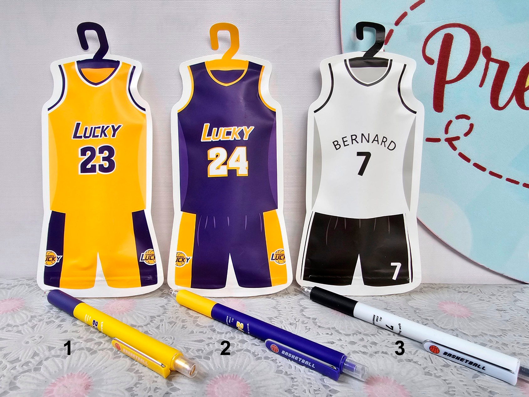 Bolígrafos Sorpresa con Bolsita de Prenda | 4 Diseños, Punta 0.5mm Negro