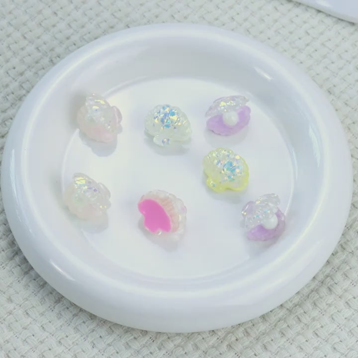 Aplique Conchita con Perla y Brillo en la Oscuridad | Resina Realista 2.3x1.7cm | Para Bisutería y Manualidades