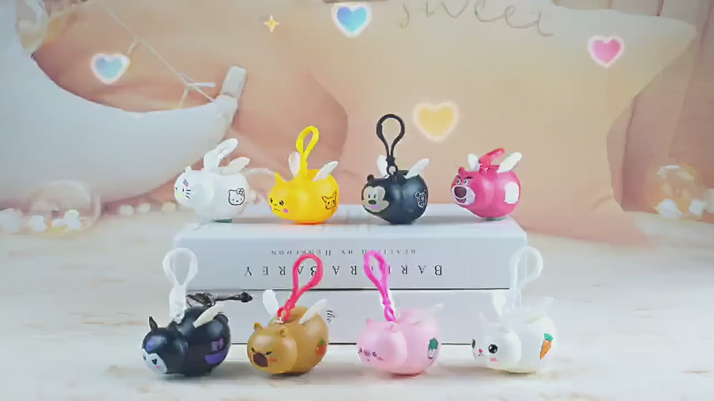 Llavero de personajes que mueven las alas y suenan