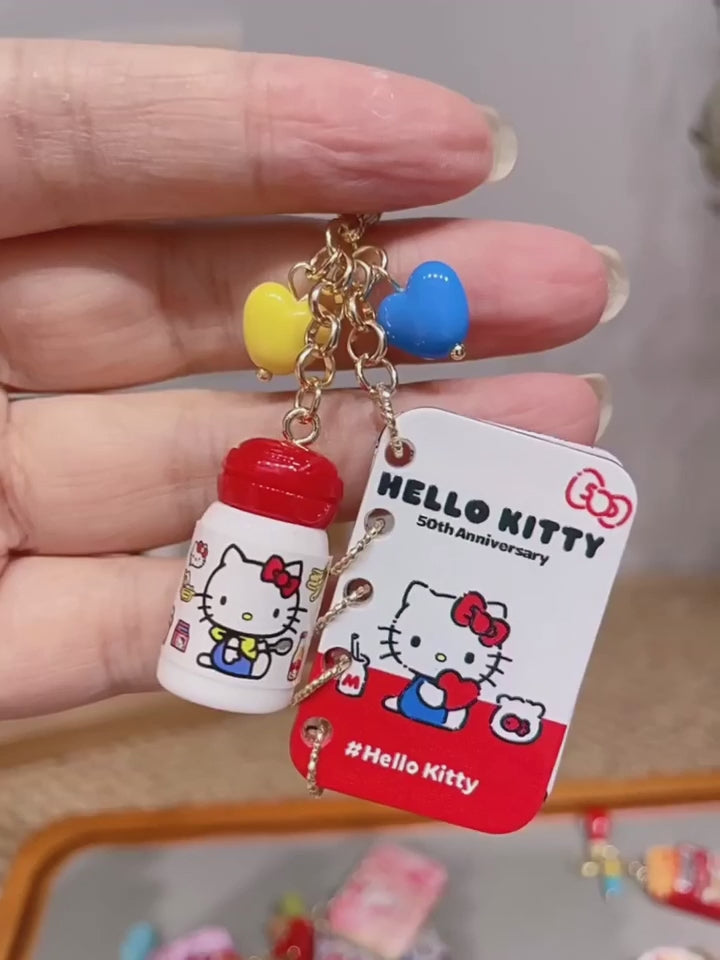 Adorno de Acrílico Hello Kitty Clásico | Con 5 Perforaciones para Llavero, Flip Book o Decoración